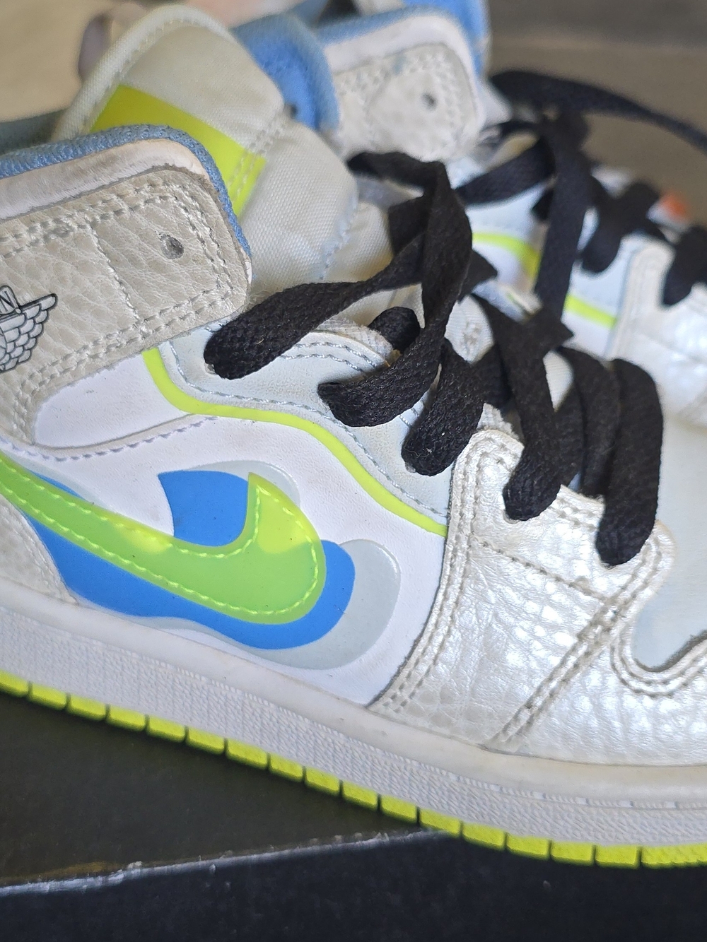 Nike Kids Low-Top Sneakers in White with Neon Green & Bright Blue